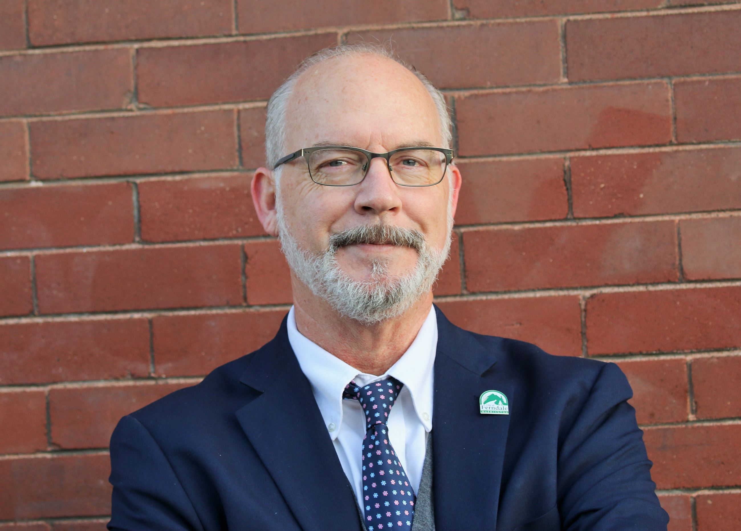Photo of Mayor Hansen in front of brick wall